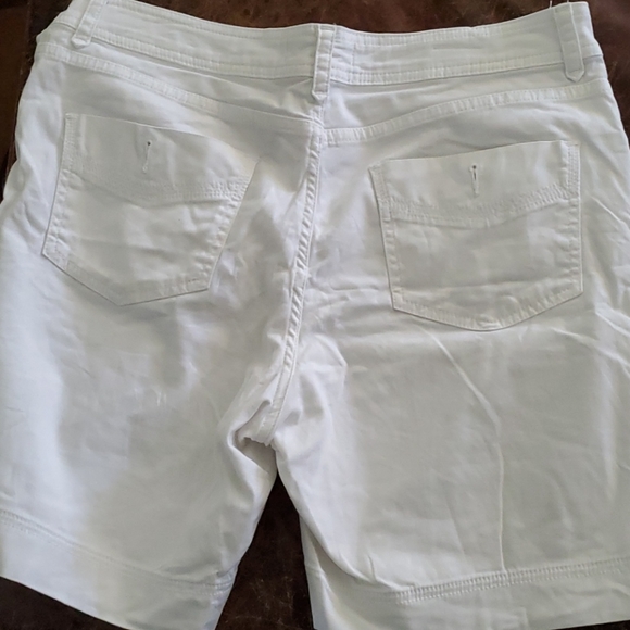 Shorts - Picture 5 of 5